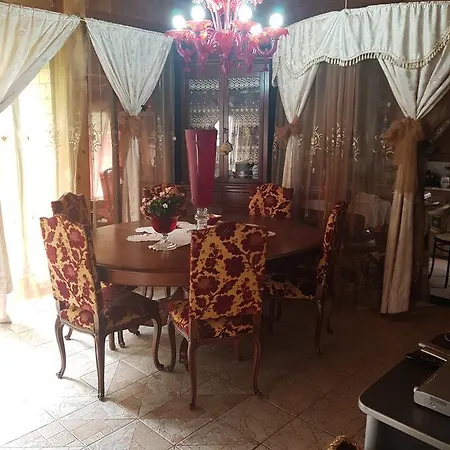 Marilena Oda ve Kahvaltı Rocca Imperiale