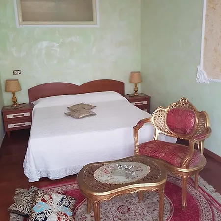 Marilena Oda ve Kahvaltı Rocca Imperiale